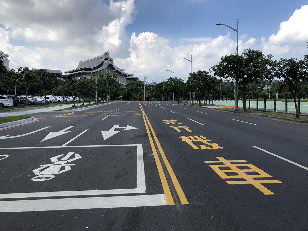 龍德新路拓寬工程已提前完工通車。 圖：高雄市政府提供