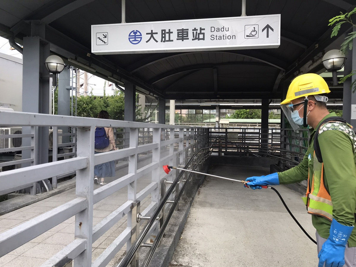 大肚火車站清消。 台中市政府/提供