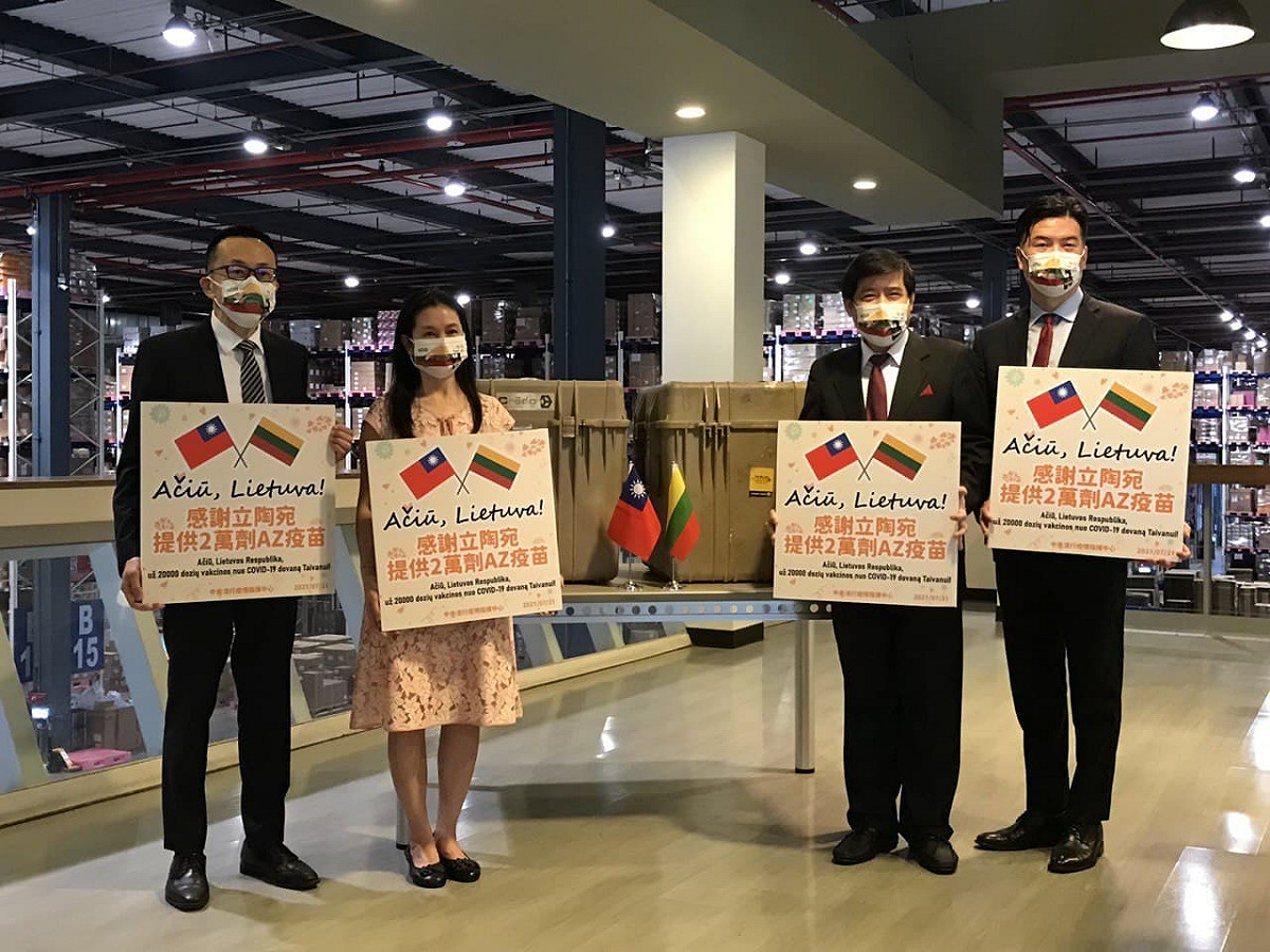 台灣感謝立陶宛捐贈2萬劑AZ疫苗。 圖：外交部／提供