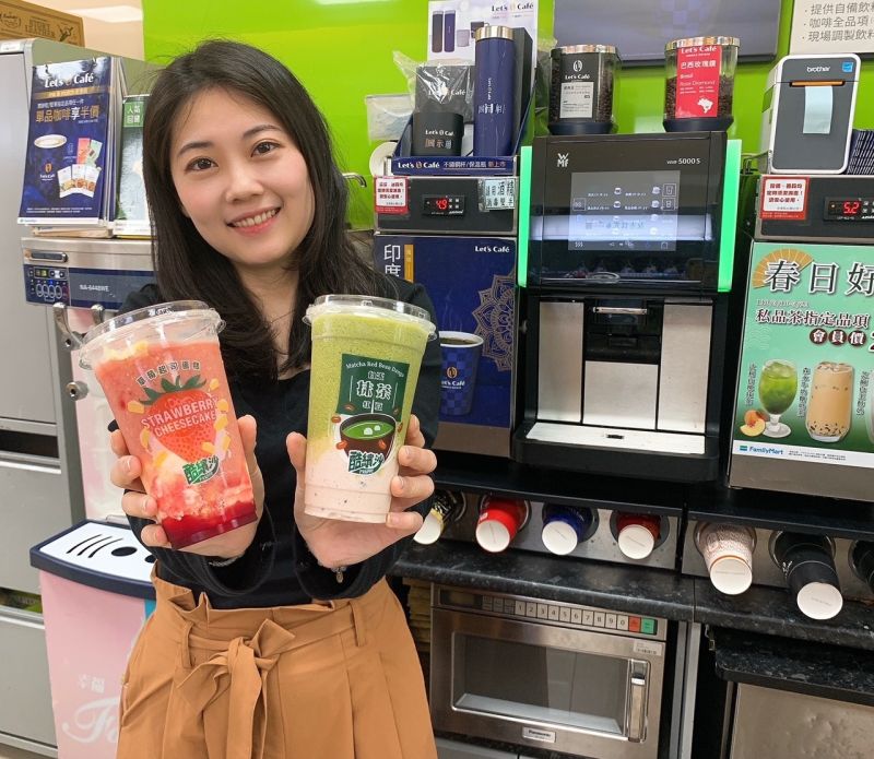 全家推酷繽沙優惠，7/31~8/1 APP「隨買跨店取」酷繽沙買一送一（口味任選）。 圖：業者提供