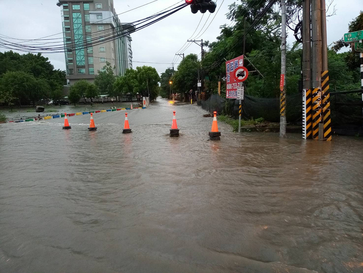南州鄉地區淹水情況嚴重。 圖 ： 民眾 ／提供
