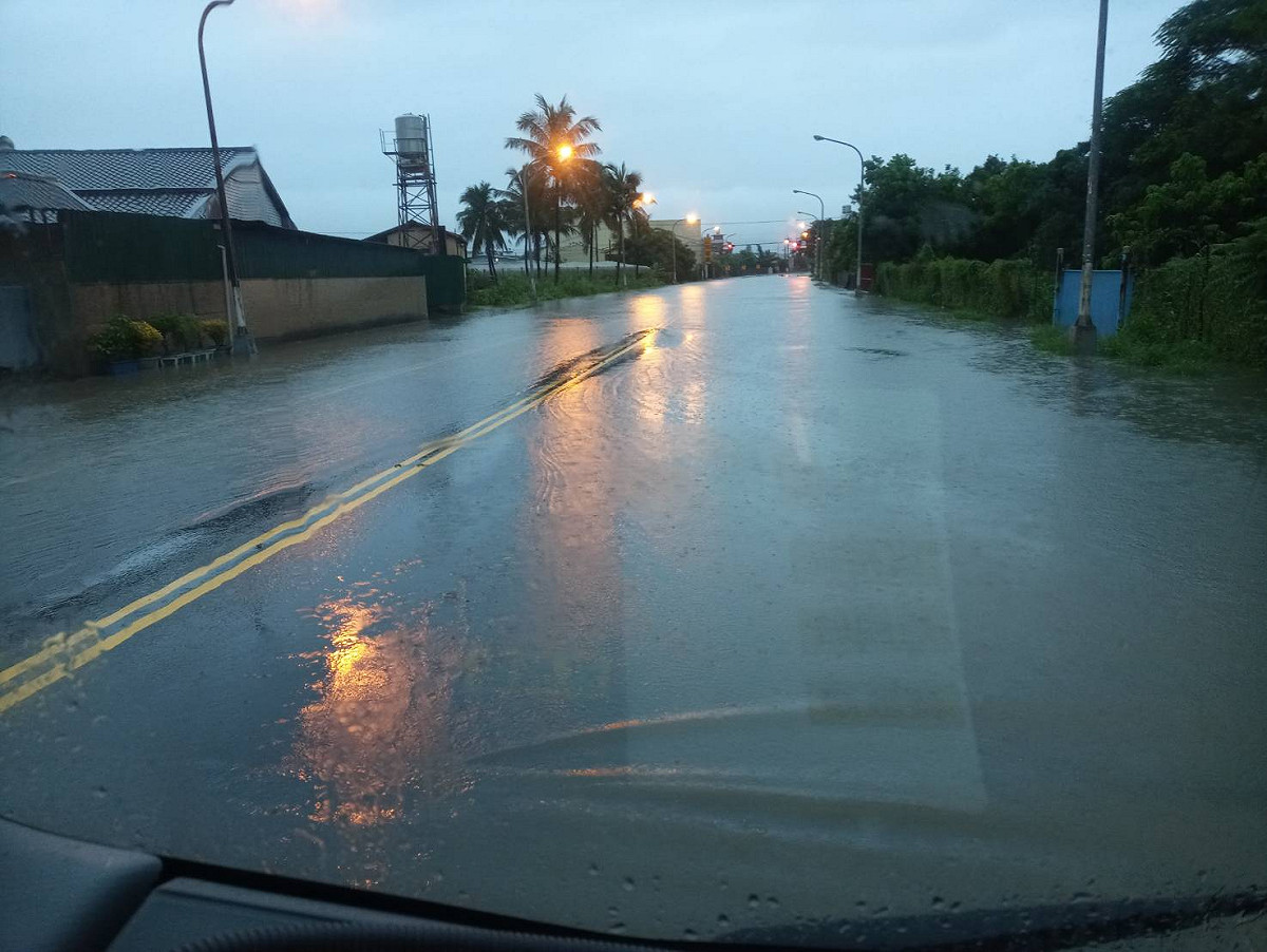 南州鄉地區淹水情況嚴重。 圖 ： 民眾 ／提供
