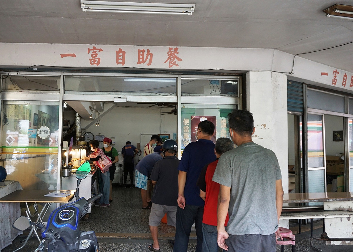 網銀基金會發起的「厝內ㄟ便菜飯」免費供餐計畫，在一個月內提供了8084份便當，至少讓有溫飽需求者8084人次吃飽一餐。 圖：網銀基金會/提供