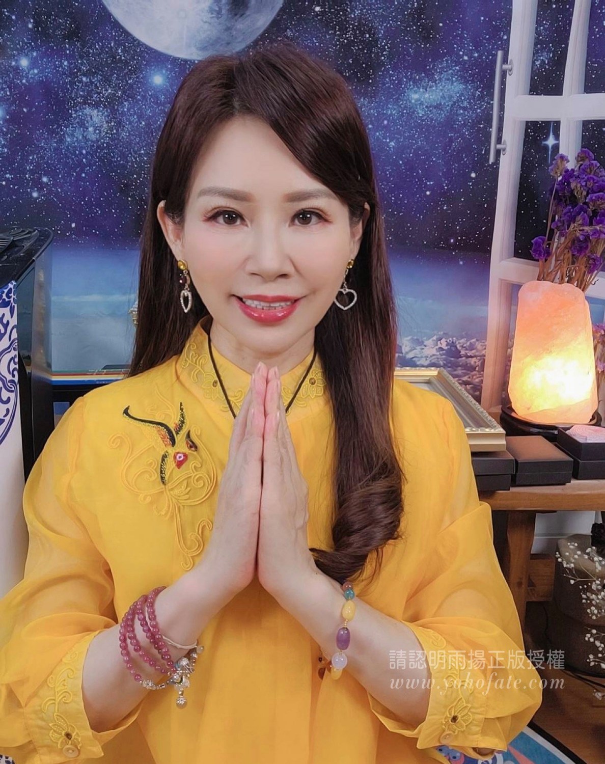 知名命理師雨揚老師，是業界有名的心靈導師，她目前任職雨揚國際董事長。 圖：雨揚國際/提供