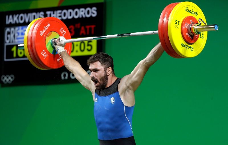 希臘舉重選手Theodoros Iakovidis在參加完東京奧運後，因為經濟困難落淚宣布退役，引起各方關注。 圖／美聯社／達志影像