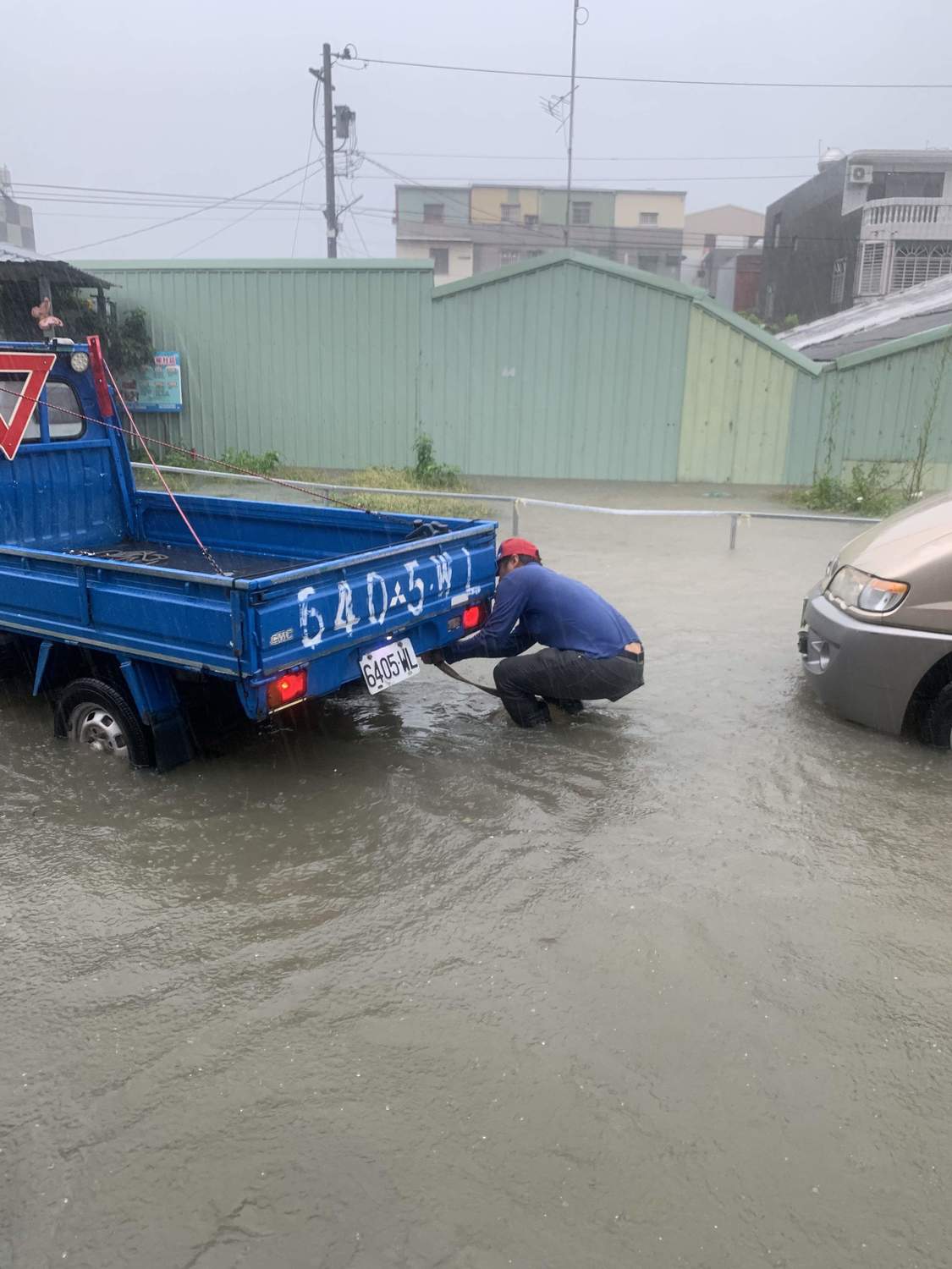今日西南風為中南部帶來豪雨，各地陸續傳出淹水(圖為嘉義市)。 圖：嘉義市大溪里里長葉秋蘭/提供