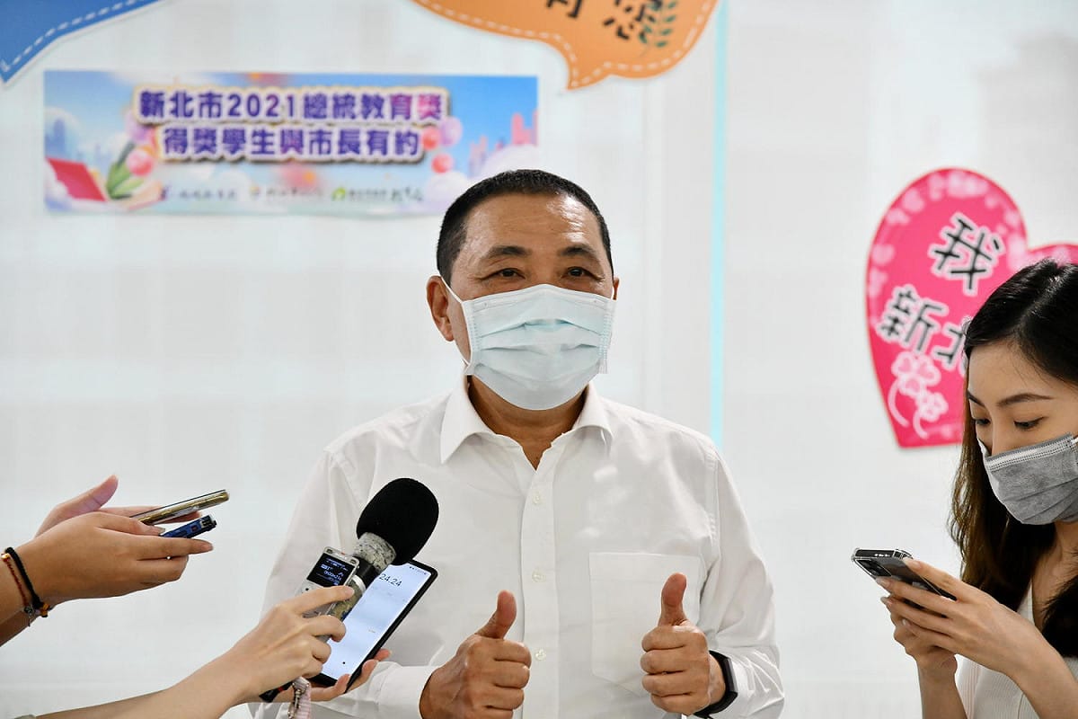 侯友宜表示，現在疫情嚴峻，讓人民盡快回到正常生活是最重要的事。 圖：新北市政府/提供