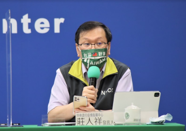 指揮中心發言人莊人祥佩戴的是「台灣好棒」口罩。 圖：指揮中心／提供