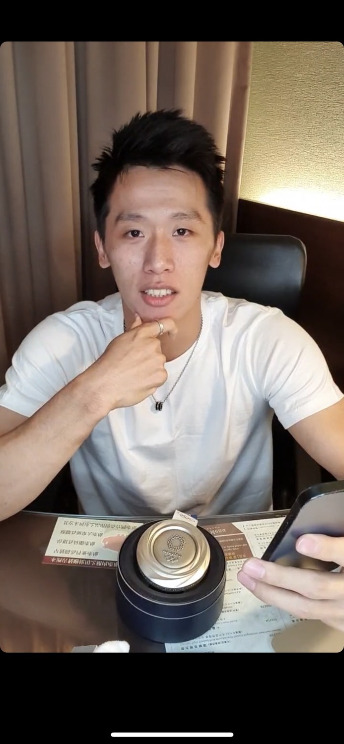 李智凱直播時透露奧運奪銀當下「心情很複雜」。 圖：擷取自李智凱IG直播影片