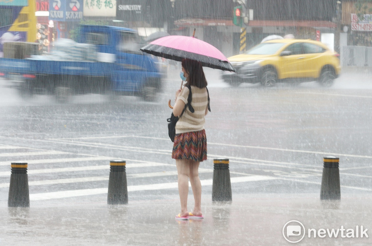 嘉義、台南、高雄、屏東等縣市政府今（6日）晚間宣布7日停止上班上課。 圖：張良一/攝