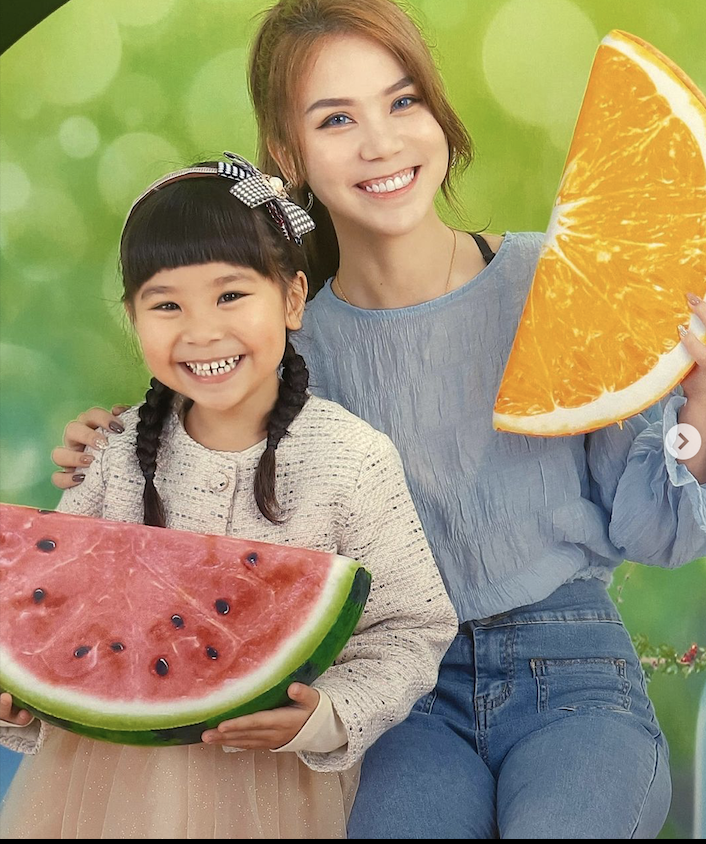 蕾菈與女兒「蝶蝶」的畢業合照 圖：翻攝IG/蕾菈 Lyla
