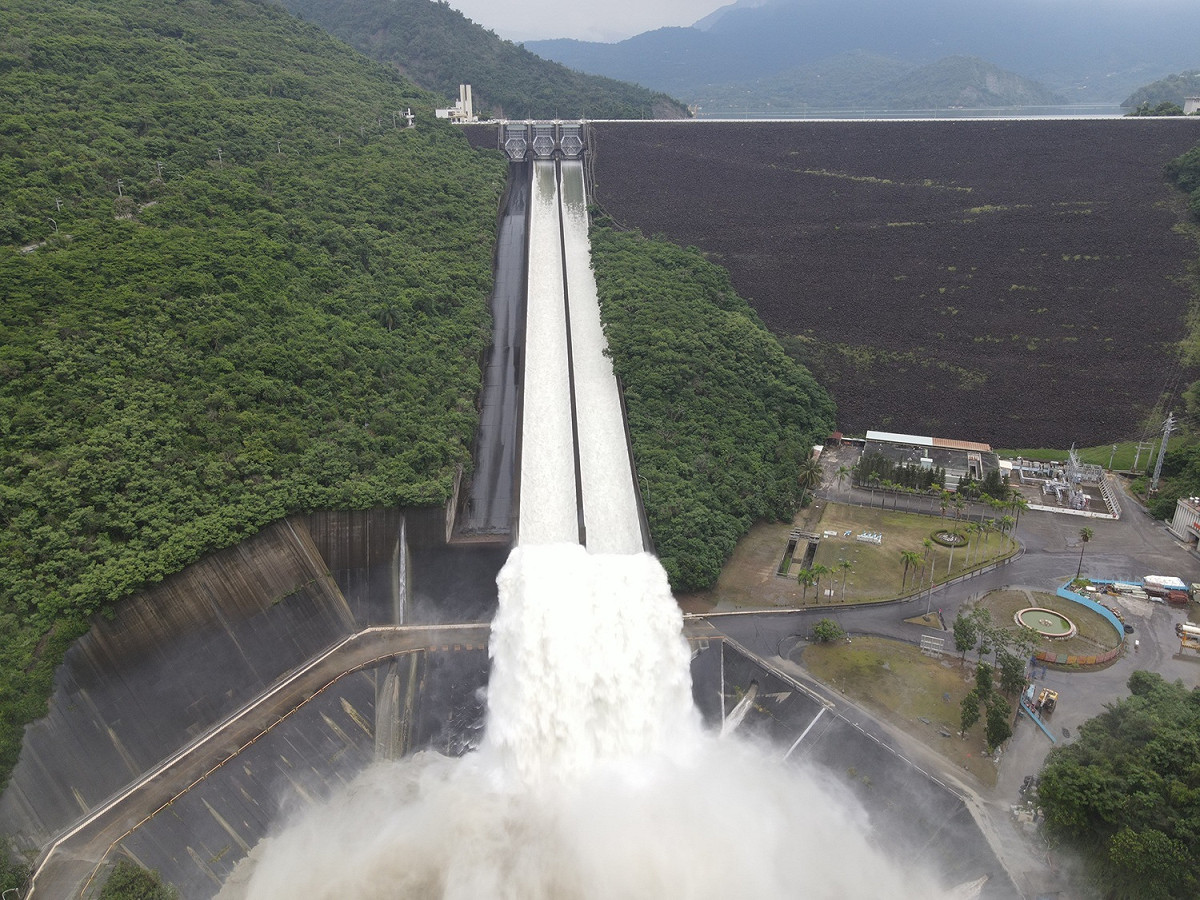 曾文水庫再度達滿水位，今日上午11點將重啟溢洪道放水。 圖：南水局／提供(資料照)