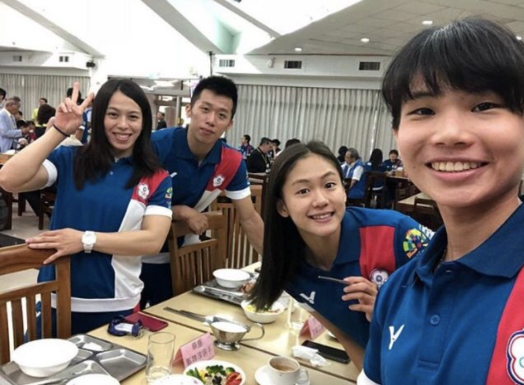 PTT網友PO出3年前亞運金牌得主的合照，其中選手都在本屆東奧奪下獎牌，網友驚嘆他們的頂尖實力。 圖：取自戴資穎IG