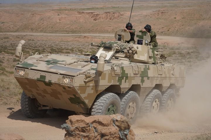 俄軍不斷向烏克蘭邊境增兵，引起外界擔憂。圖為中俄「西部協作2021」軍演，俄軍進行適應性訓練。 圖：翻攝自新華網（資料照）