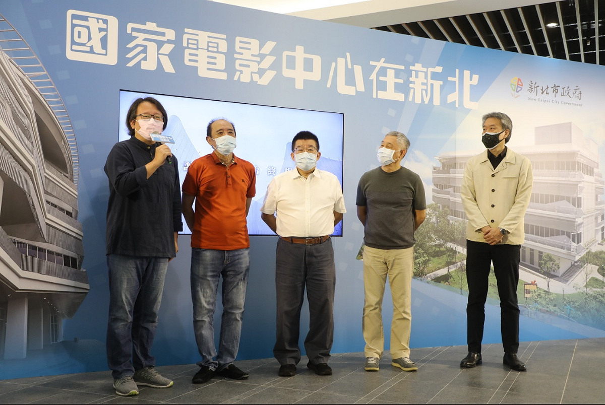 電影前輩給予祝福(左至右：導演楊力州、梅長錕、李祐寧、國際音效大師杜篤之、資深監製馬天宗)。 圖：新北市新聞局提供