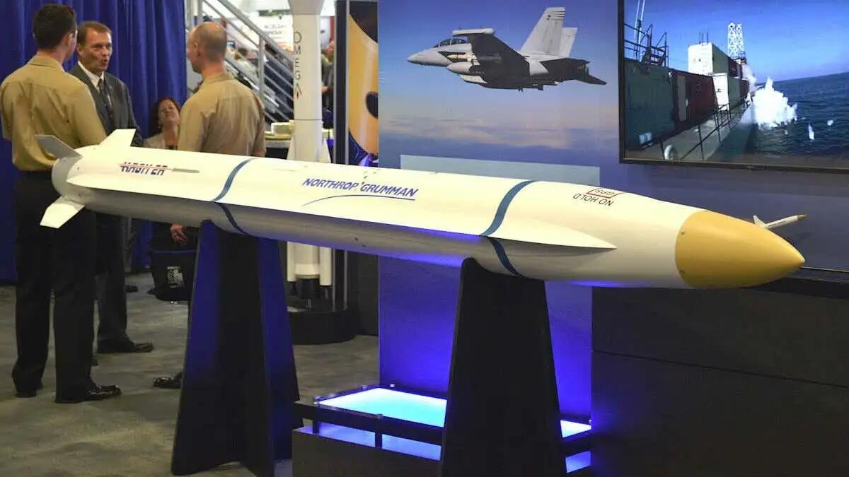 「AGM-88G」增程型先進反輻射導彈模型。 圖：翻攝環球網