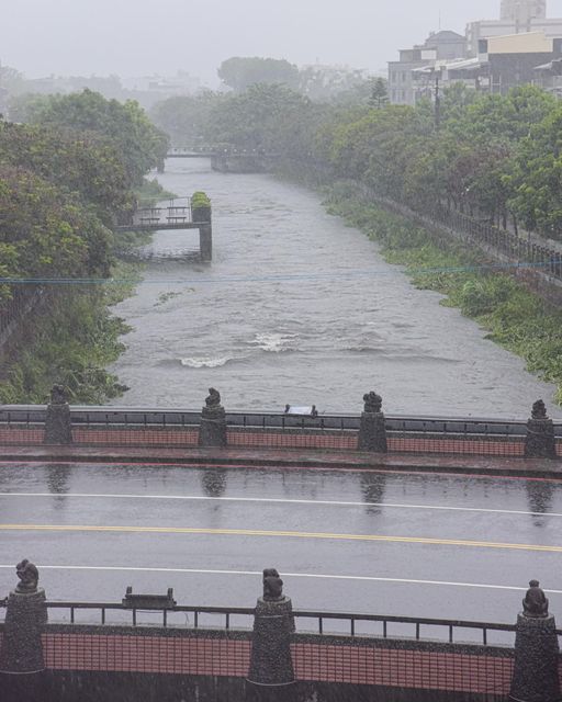 縣長潘孟安今天上午8時在臉書發文，別提醒民眾今天整天雨勢還會持續，千萬要留意安全，各單位全面防災！ 圖/潘孟安臉書