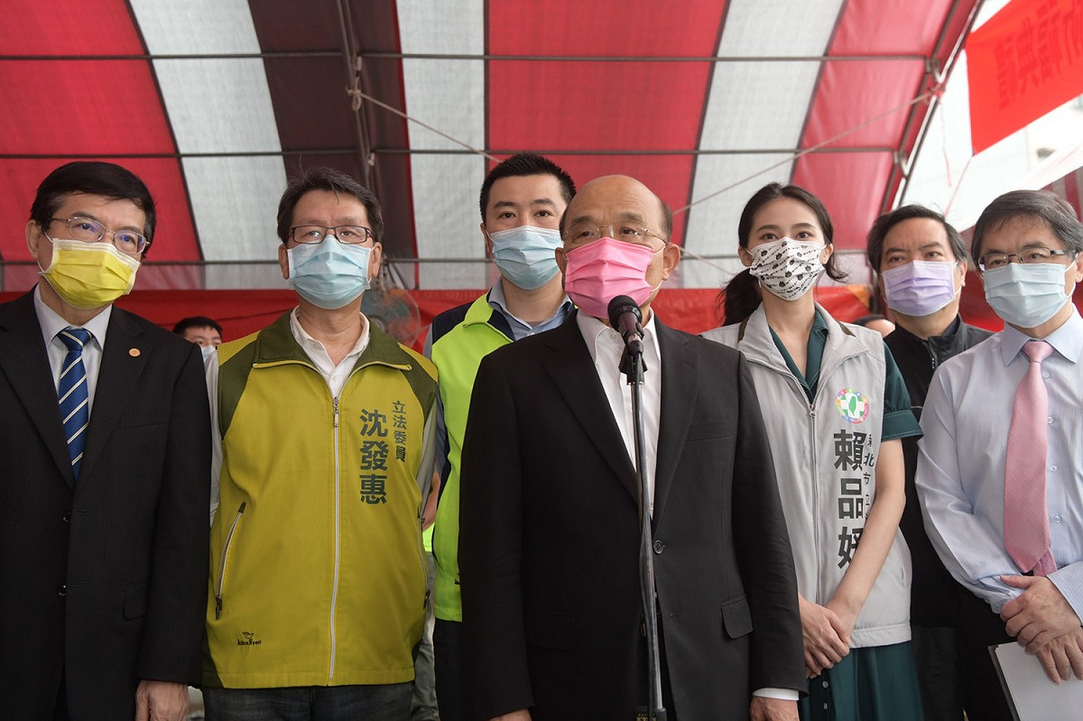 蘇貞昌呼籲國人，依照疫苗接種順序完成施打才能保護家人和自己。 圖：行政院／提供