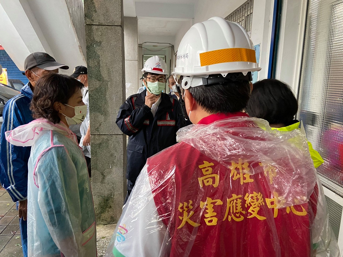 陳其邁至六龜區中興里視察。 圖：翻攝自陳其邁臉書