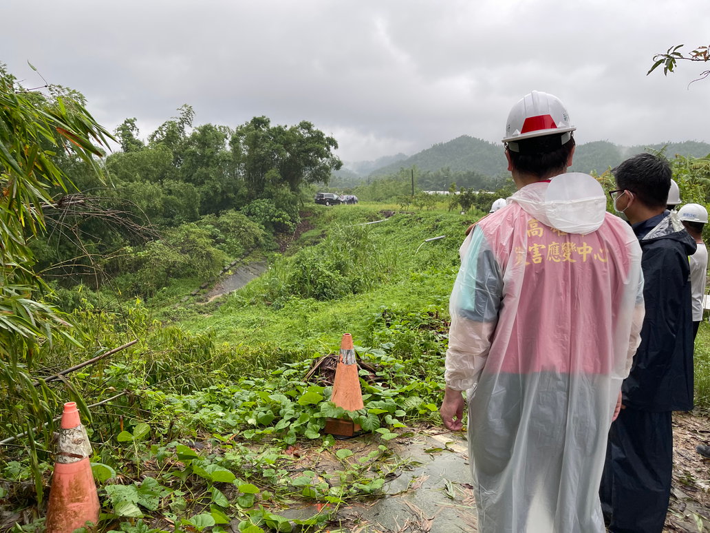 高市農業局視察豪雨農損情形。 圖：高市農業局提供
