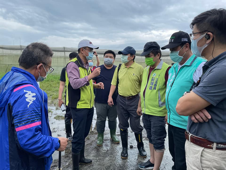農委會主委陳吉仲稍表示，經過2天的豪雨已讓各地農損已經突破1.8億萬元！ 圖：翻攝自陳吉仲臉書