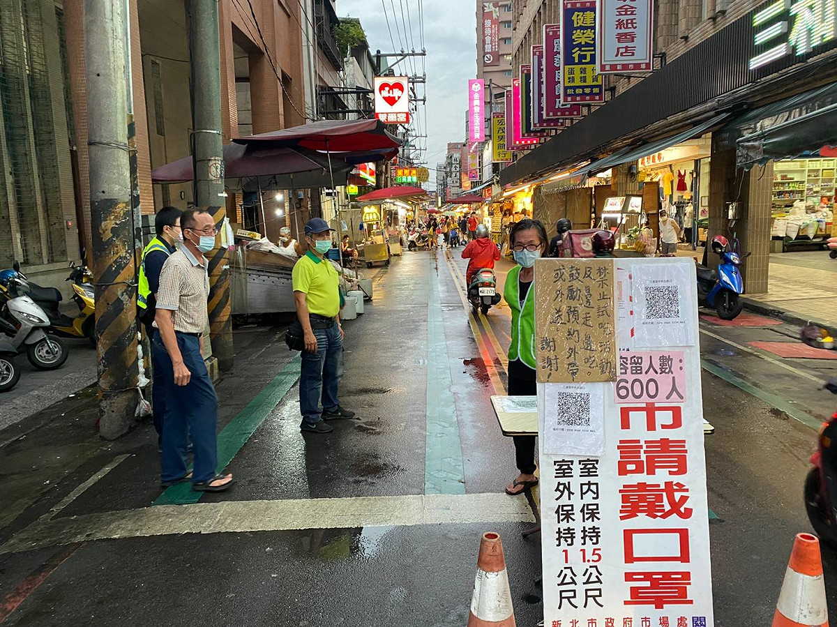 新北市將自8月10日起，有條件開放新北市場與夜市的遊戲攤位營業。 圖：新北市經發局市場處/提供