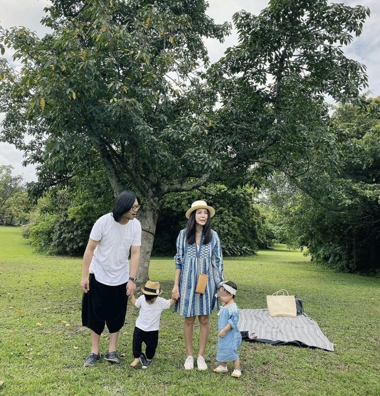 五月天瑪莎和設計師老婆Vicky（謝葦怡）婚後育有一對龍鳳胎兒女。 圖：翻攝自IG