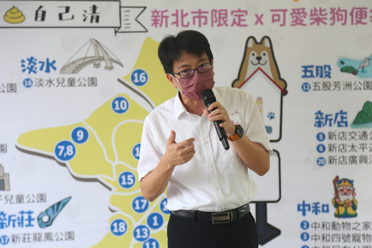環保局長程大維表示遛狗不清便、害狗被人厭，呼籲飼主隨手清便愛護環境，也提醒民眾新北市加重處分不清便的飼主，罰鍰為新台幣3000至6000元。 圖：新北市環保局提供