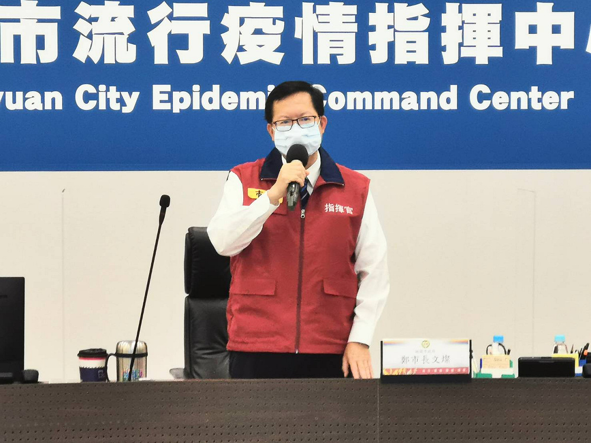 鄭文燦說明，桃園市社區關懷據點、巷弄照顧站等場域8/16起有條件開放，但社區大學及學校、市民活動中心仍維持關閉。 圖：桃園市政府/提供