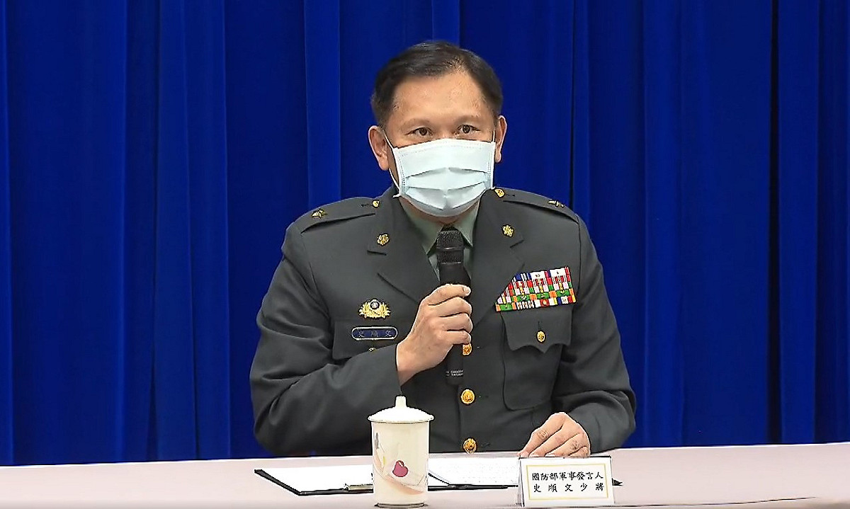 國防部發言人史順文於24日記者會強調，在獲得疫苗後儘速施打，但不會勉強。 圖：取自國防部臉書