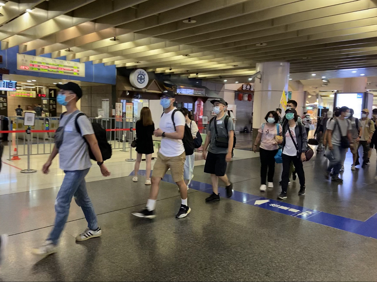市府特別強化送兵防疫安全措施，全力護送役男安全入營。 圖：新北市民政局提供