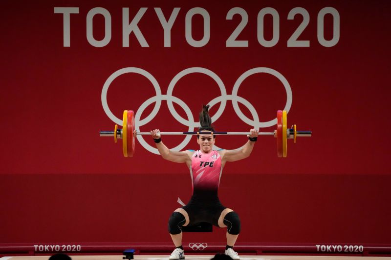 舉重選手郭婞淳在2020東京奧運獲得59公斤級金牌。 圖／達志影像/美聯社