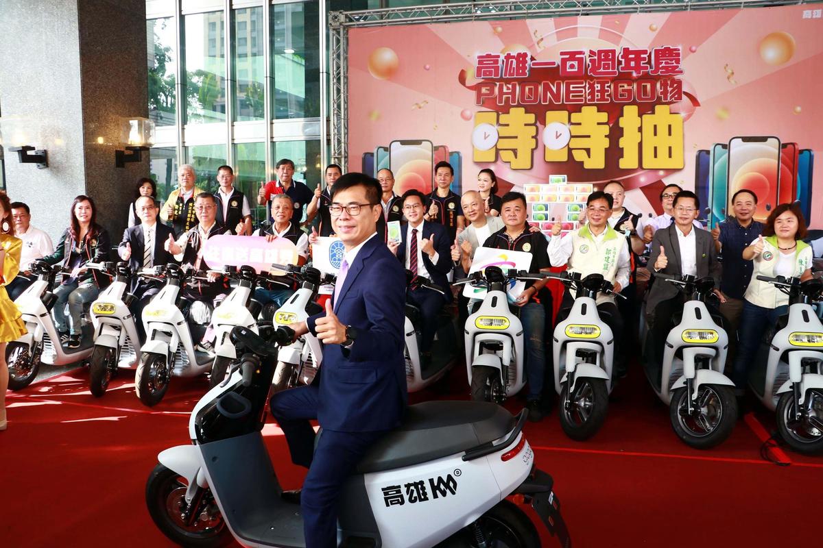 去年高市推出「時時抽」，積極搶攻3倍券商機。