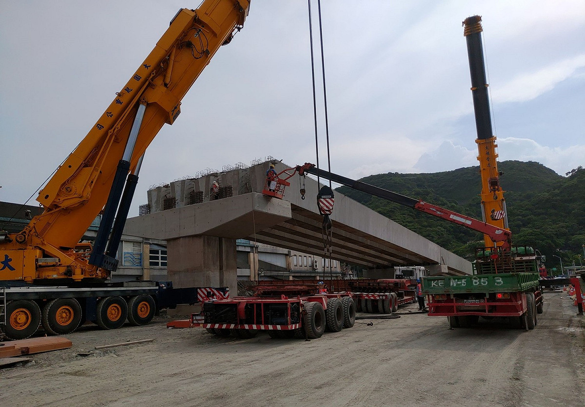 南方澳跨港大橋施工中。 圖：公路局／提供