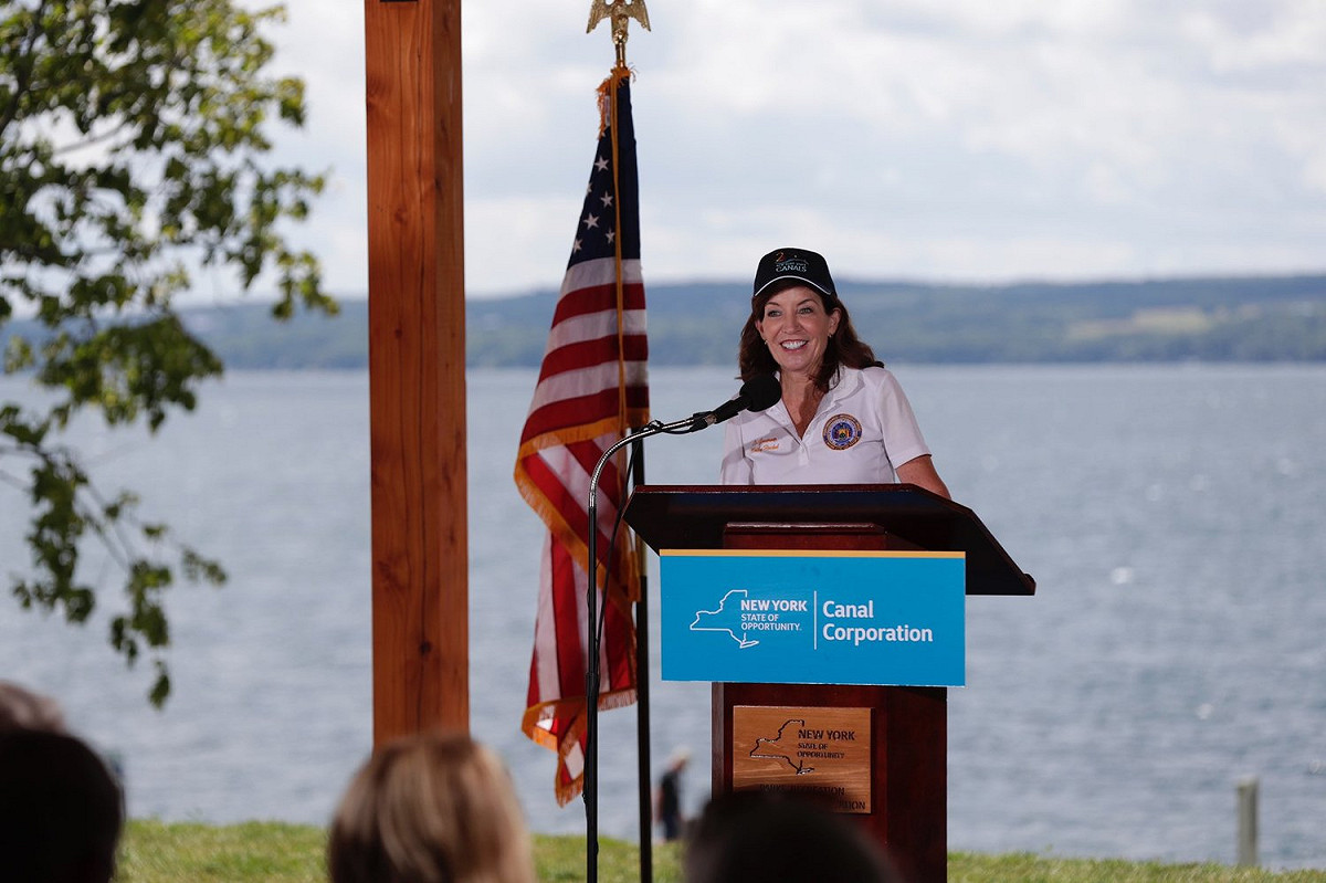 新任紐約州長霍楚（Kathy Hochul） 圖：翻攝Kathy Hochul推特
