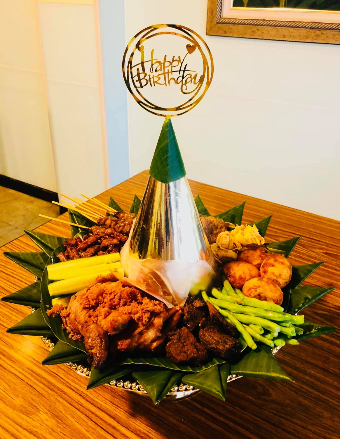 台北磐石坊印尼菜的祈福飯塔。 圖：取自磐石坊臉書