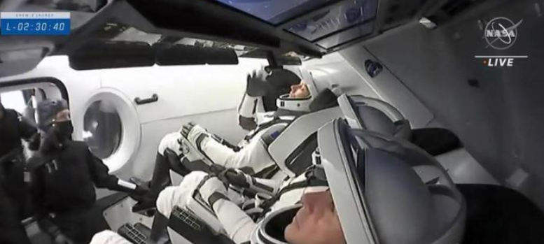美國宇航局 (NASA) 總監察長辦公室在當地時間10日發表報告稱，由於新一代宇航服最早也要在2025年4月才能交付，美國宇航員2024年重返月球的計劃難以實現。 圖：翻攝自環球網