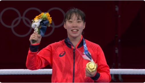 日本運動員入江聖奈於東京奧運獲得女子拳擊輕量級金牌。 圖 : 翻攝自入江聖奈推特