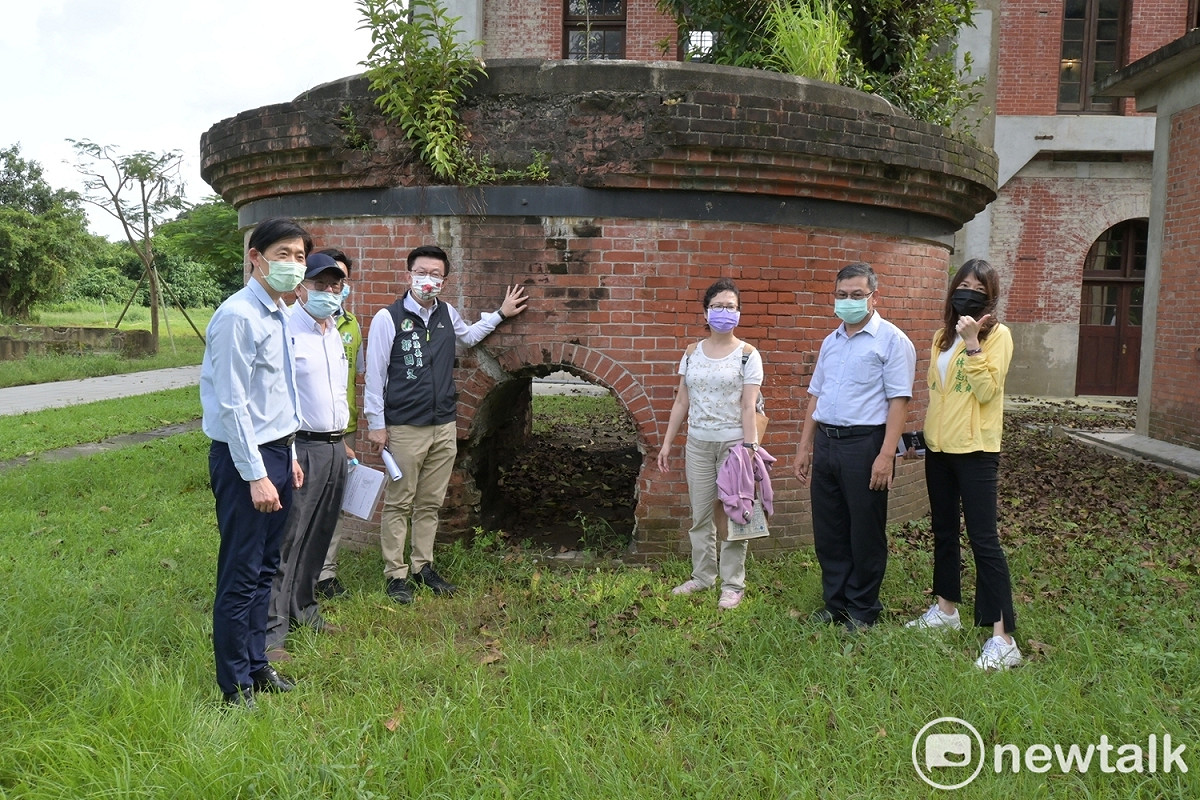 國定古蹟台南水道明年啟用將滿100週年，郭國文特別爭取應升級為國家級規格，突顯台南水道的重要性，並以水資源之思源理念邀請當初參與建設之英國人威廉‧巴爾頓、日本濱野彌四郎和八田與一的後代家鄉遊客來台慶祝，使其成為具有文化深度與國際友好之觀光新亮點。 圖：黃博郎／攝