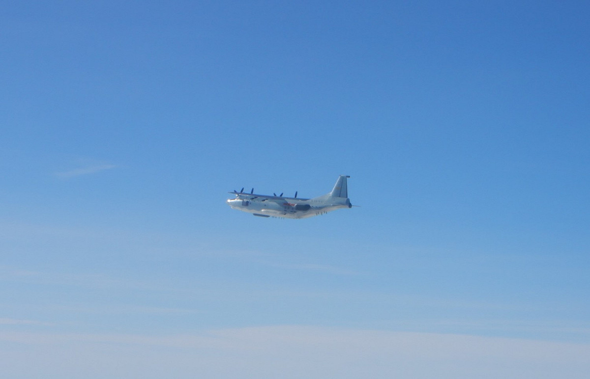 共軍運-8電偵機(同型機)。 圖：國防部提供