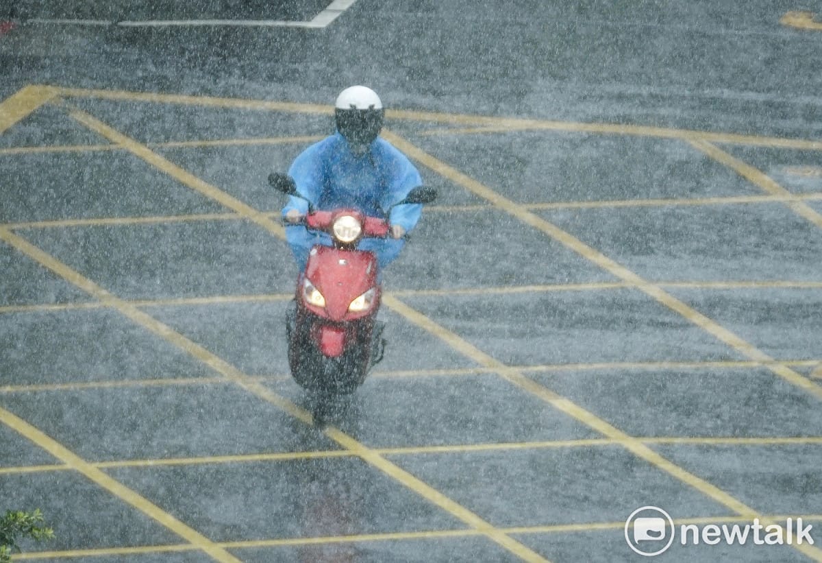 今（3）日有較大雨勢發生機率，中午前後外出需要留意天氣變化。 圖：張良一/攝