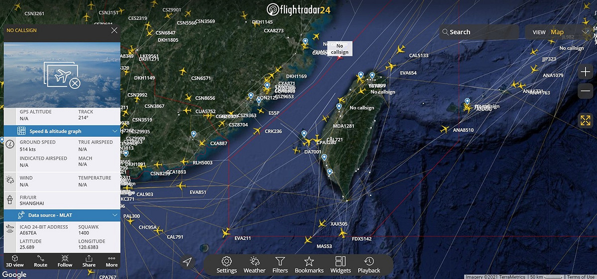 美軍P-8A反潛機上午也由「台海中線」北口進入台灣海峽，往西南方向飛行。 圖：翻攝台灣西南空域臉書