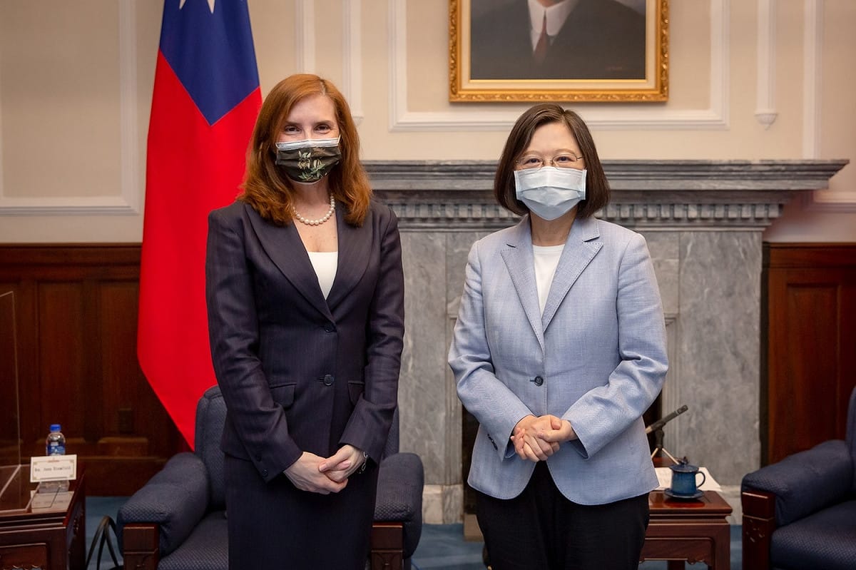 總統蔡英文12日上午接見澳洲新任駐台代表露珍怡（Jenny Bloomfield） 圖：總統府提供