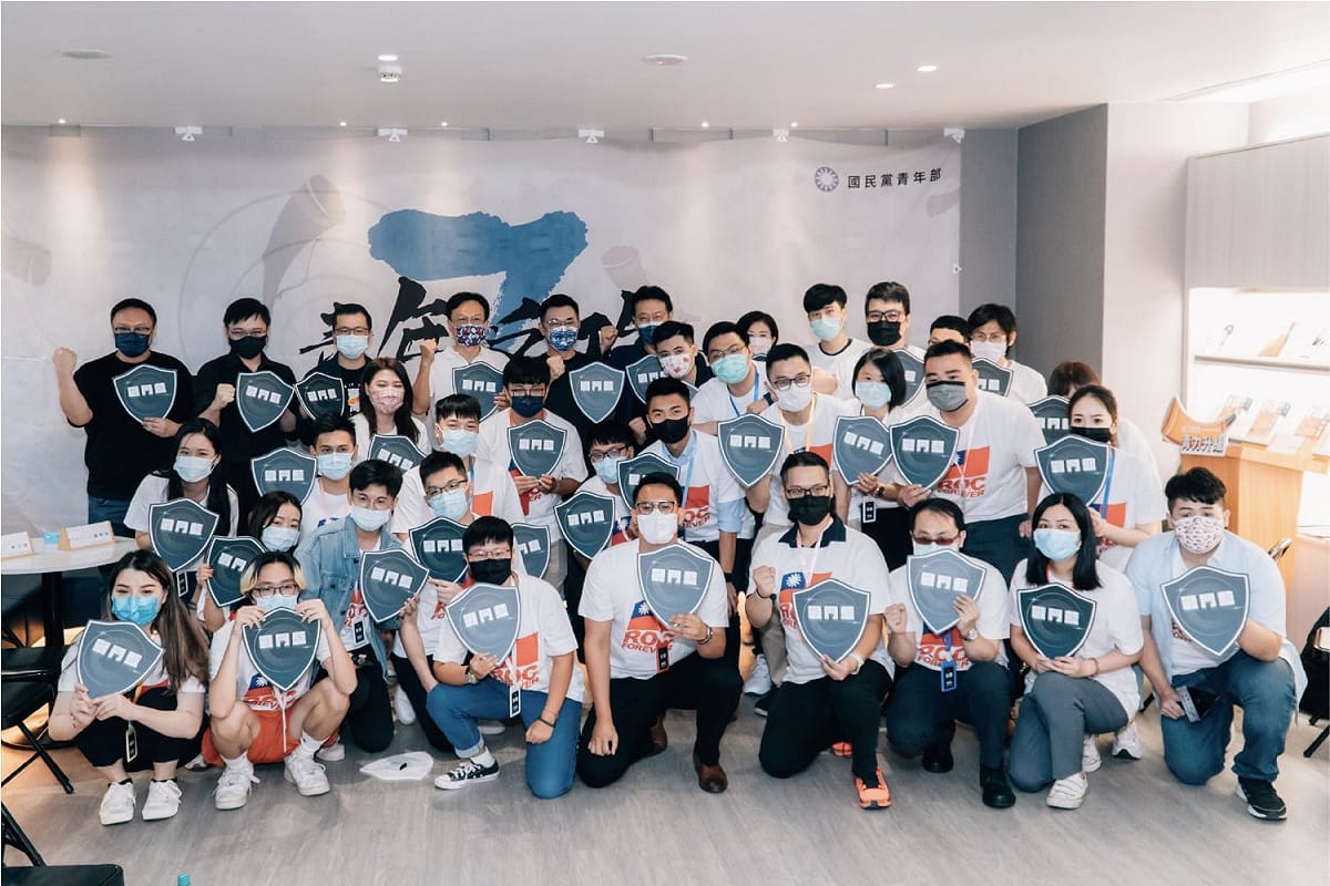 國民黨青年部12日舉辦「網紅青年營」，邀請國民黨人士與來自全國各地各行各業的30位青年交流。 圖：趙少康臉書
