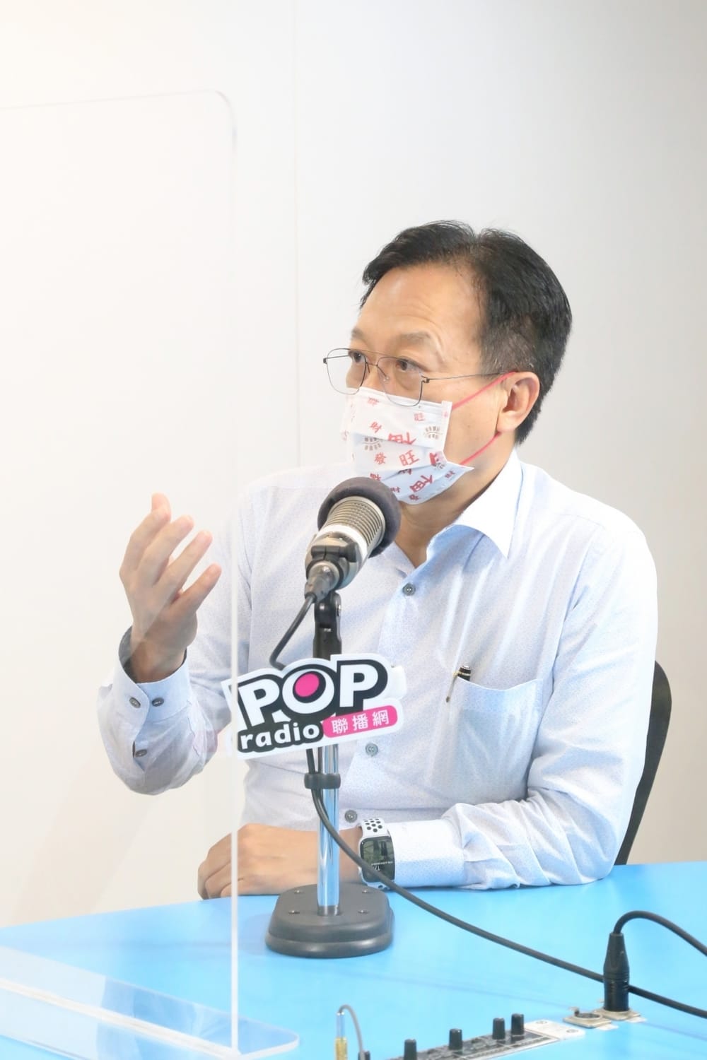 有意參選國民黨主席的彰化前縣長卓伯源接受電台專訪。 圖：《POP撞新聞》/提供