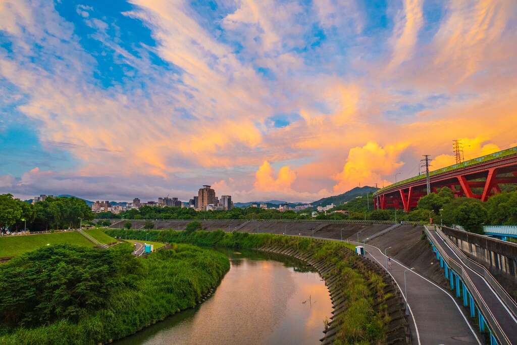 木柵站出發 可以飽覽景美溪水岸美景。 圖：北市水利處／提供