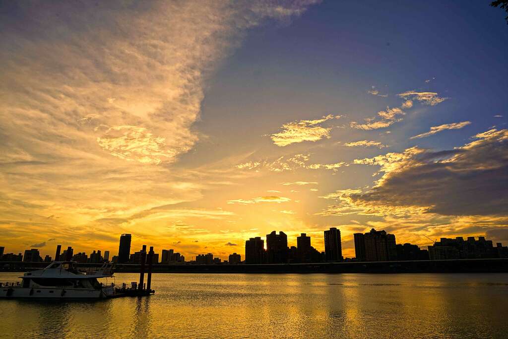 大稻埕碼頭夕照。 圖：北市水利處／提供