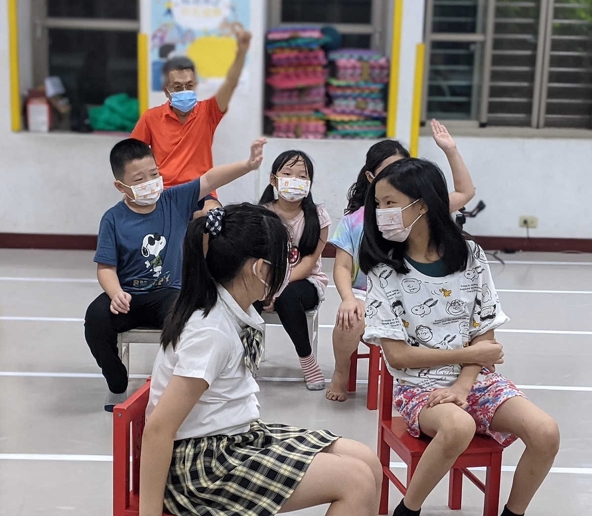 孩子們聽完故事後，回家主動跟家人分享，產生更多的交流互動，這就是活化歷史最美的結晶，創造祖孫情感真實交流與共融。 圖：新北市教育局提供
