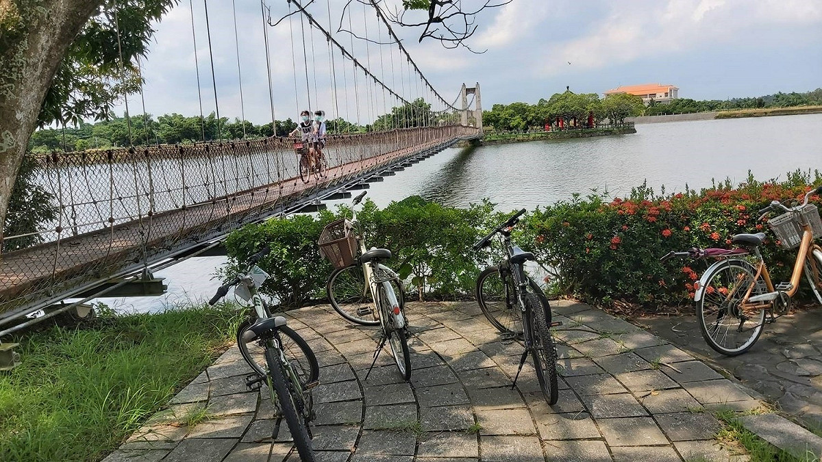 情侶可騎乘自行車遊園。 圖：台南觀旅局／提供