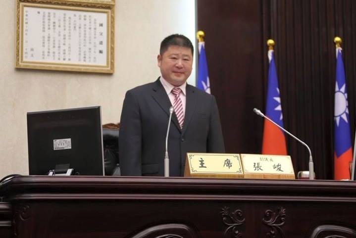 花蓮縣議長張峻發文重批縣府霸凌監督權。 圖：取自張峻臉書。